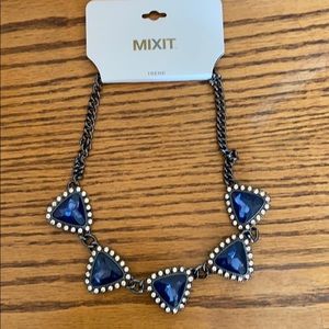 Pretty blue gemstone. Necklace